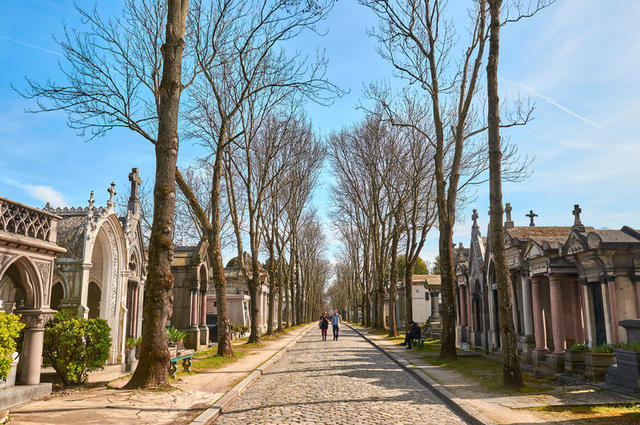 Shutterstock Pere Lachaise Cemetery